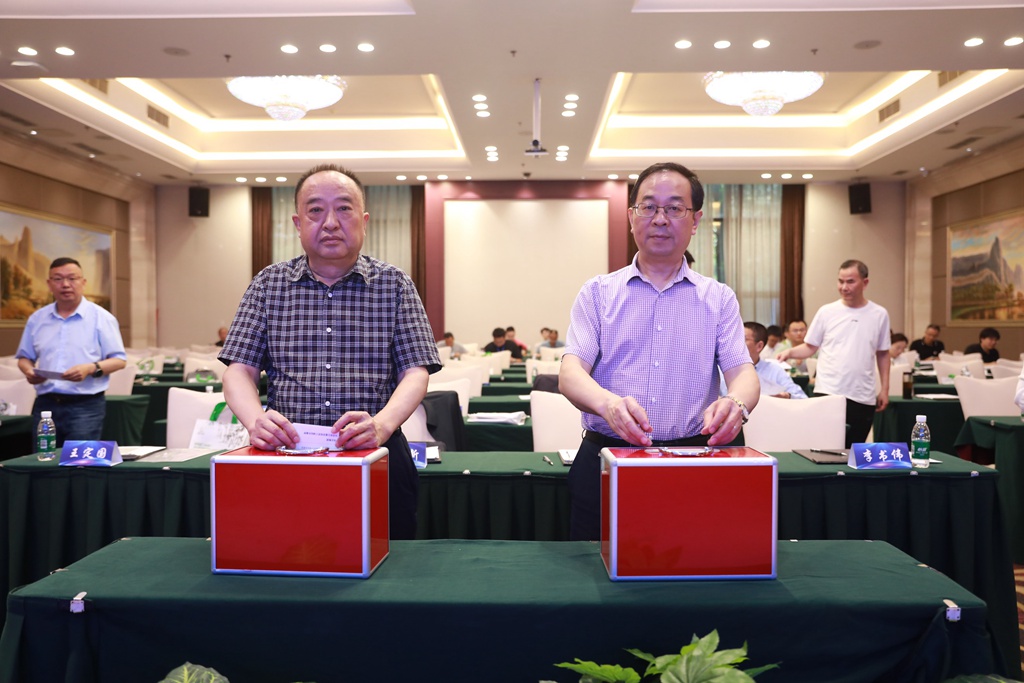 news05.jpg news05.jpg